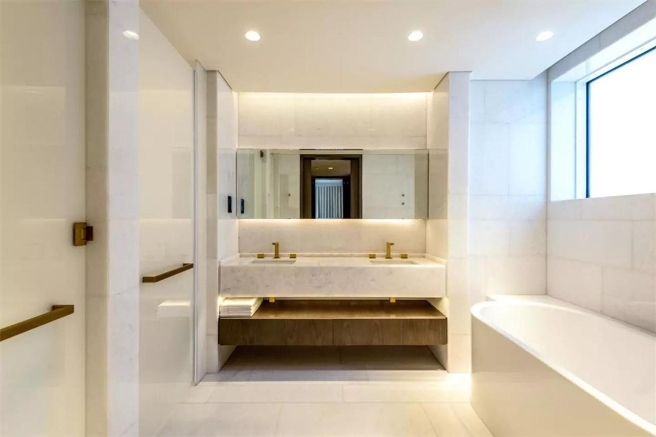 Five Palm Beach Villa - Three Floors, Private Pool, Jacuzzi Dubai Exterior foto