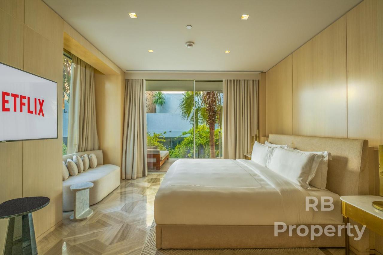 Five Palm Beach Villa - Three Floors, Private Pool, Jacuzzi Dubai Exterior foto