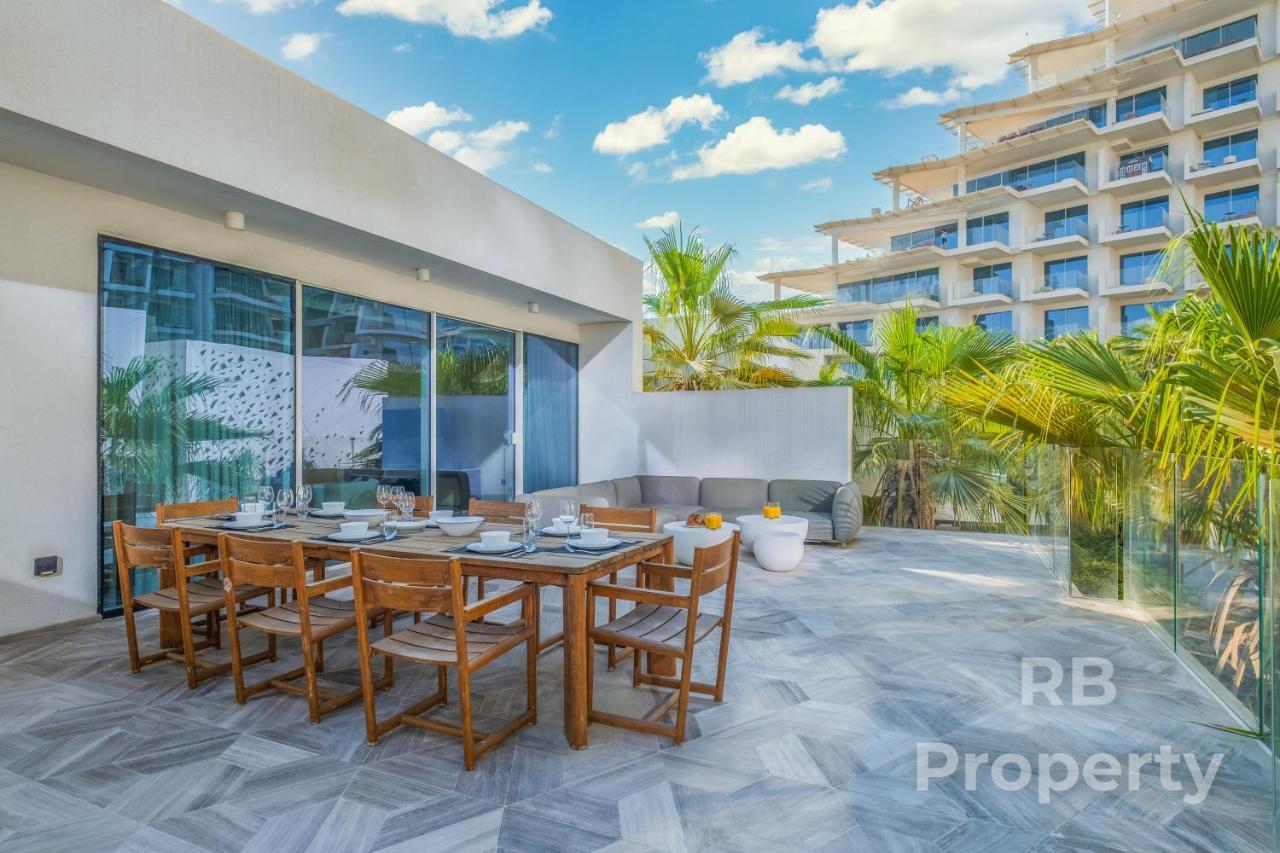 Five Palm Beach Villa - Three Floors, Private Pool, Jacuzzi Dubai Exterior foto
